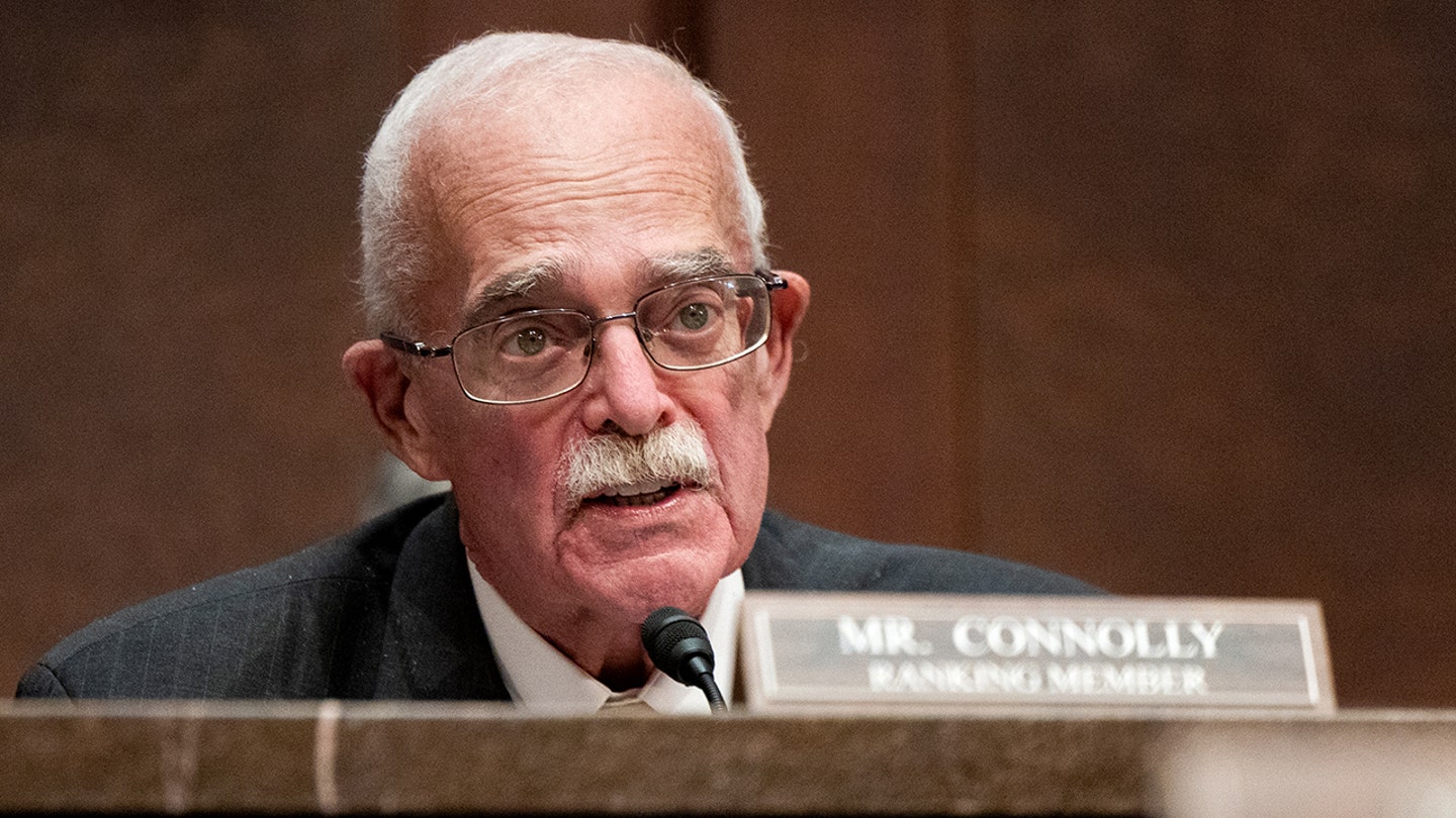 gerry-connolly تستخدم حسابات وسائل التواصل الاجتماعي عن النائب الراحل كونولي لتعزيز تشغيل الموظف السابق