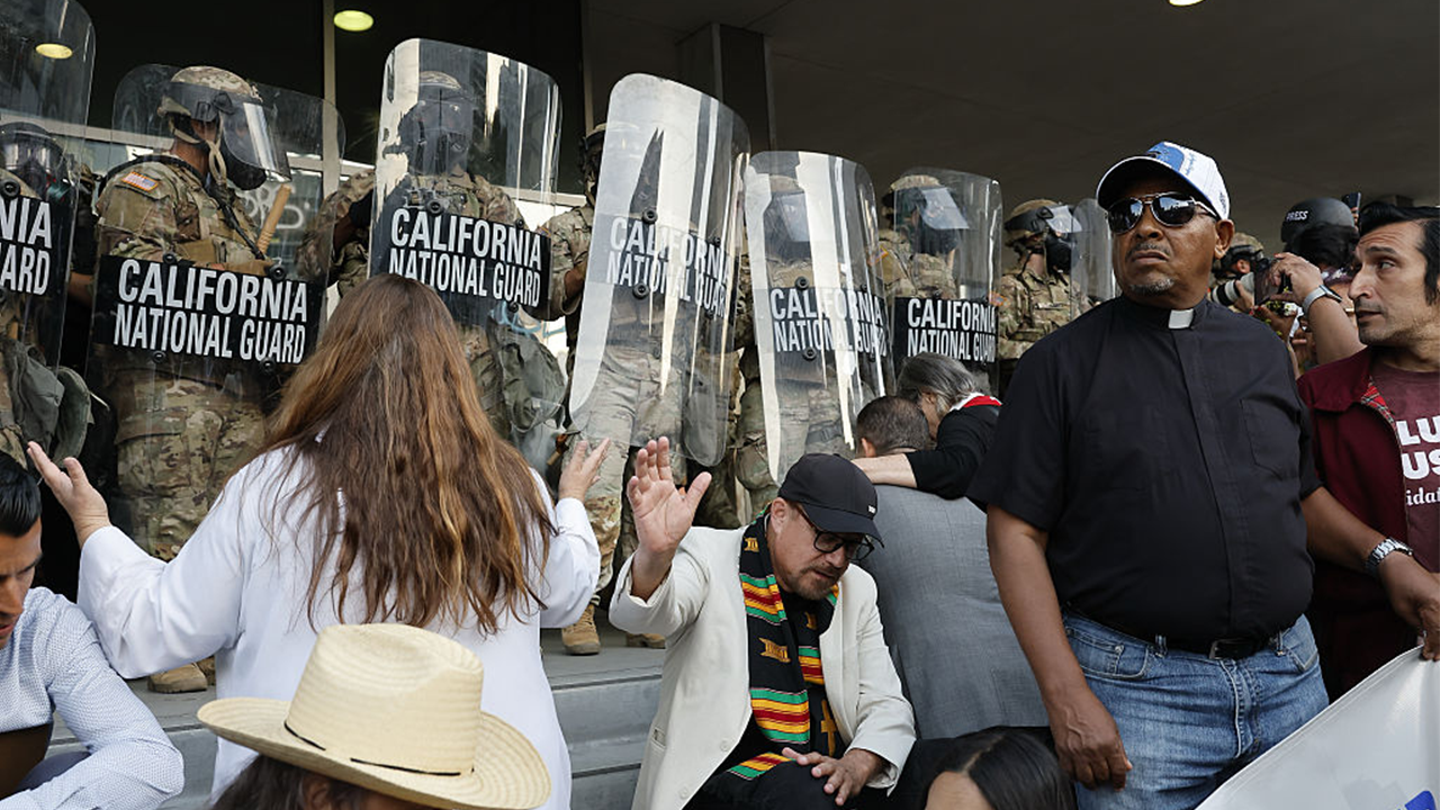 nationalguard تقول Newsom إن مثيري الشغب في لوس أنجلوس سيتم مقاضاتهم ، وينطلق ترامب بسبب "صدمة مجتمعاتنا"