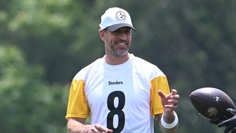 Aaron Rodgers stuns reporters with wedding ring, says he's been married for months - Fox News