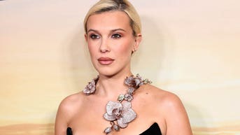 La estrella de "Stranger Things" Millie Bobby Brown luce un bikini de tirantes durante una escapada - Fox News