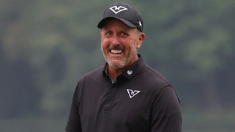 Phil Mickelson stuns crowd with 'unbelievable' bunker shot that left announcers in awe - Fox News