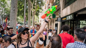 Barcelona locals fight back against tourists by using water guns to push them off - Fox News
