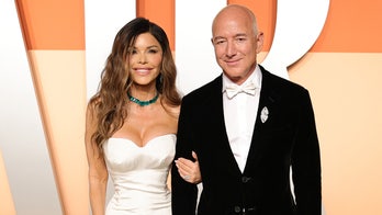 Jeff Bezos, Lauren Sánchez prenup may include ‘signing bonus’ after billionaire's costly first divorce: expert
