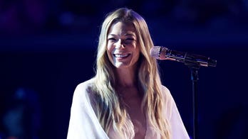 LeAnn Rimes' teeth fall out out mid-concert during performance in Washington