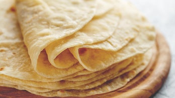 Teen goes viral after bringing 200 tortillas on flight from Texas: 'Just went on through'