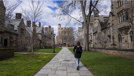 Un informe del Instituto Buckley revela que 27 departamentos de Yale no cuentan con ningún profesor republicano.