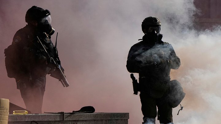 Violent Portland mob injures federal officers in brazen ICE facility attack - Fox News