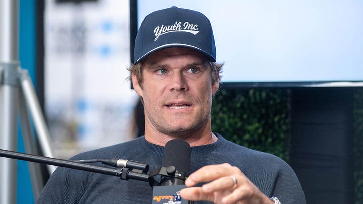 Ex-NFL star Greg Olsen touts Tight End University community