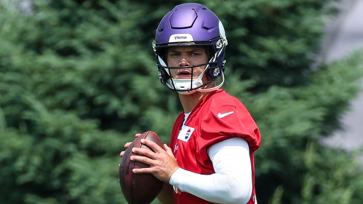 Vikings' TJ Hockenson explains what he's seen from JJ McCarthy already