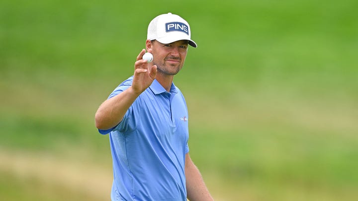 Victor Perez⁢ waves after his hole-in-one at the U.S. Open.