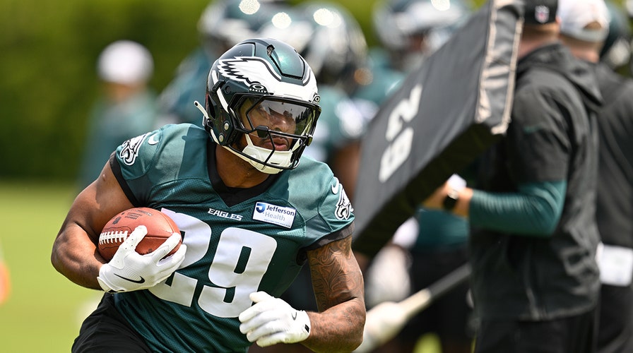 Dallas Goedert talks 'tush push,' what it takes for Eagles to defend Super Bowl title