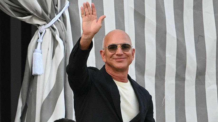 Jeff Bezos waving as he arrives in Venice, Italy for his wedding.