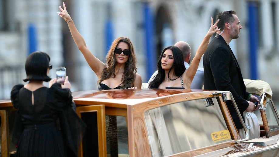 Kim Kardashian, Khloe Kardashian