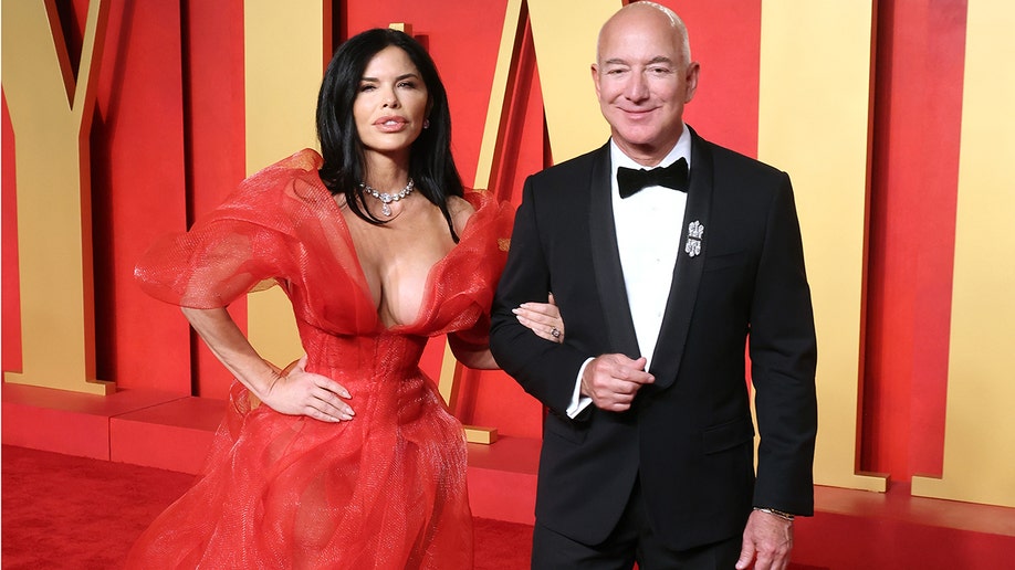 Jeff Bezos and Lauren Sanchez posing on the red carpet at Vanity Fair