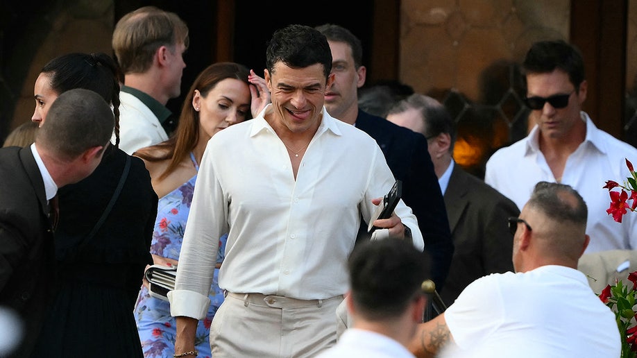Orlando Bloom arrives at Jeff Bezos and Lauren Sanchez's wedding festivities.