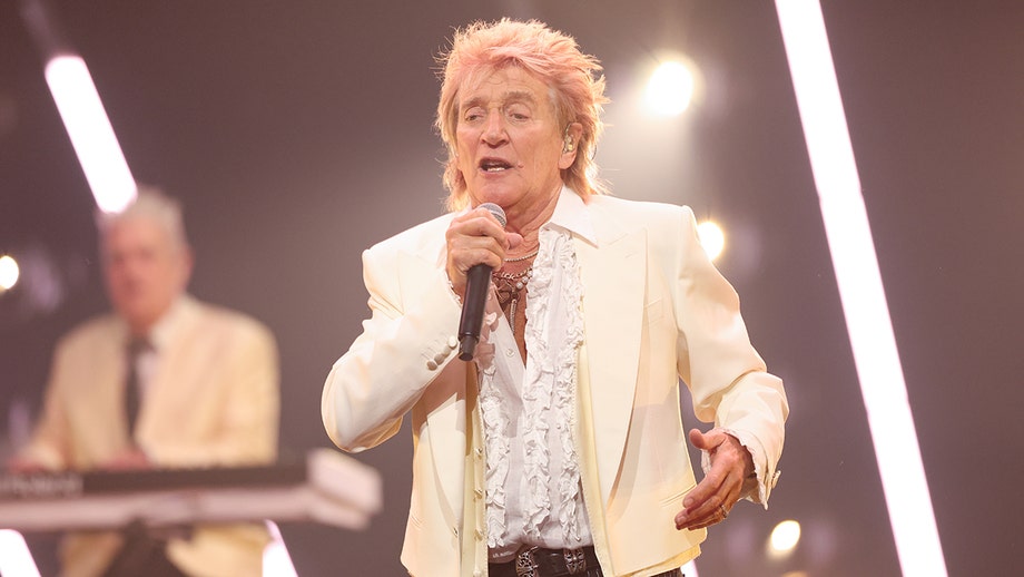 Rod Stewart confirms final tour after heart procedure and health scares