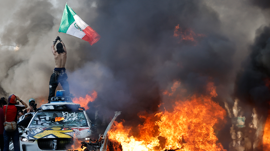 WATCH: Top Dem says he has 'never heard' his fellow party members call LA riots 'peaceful'