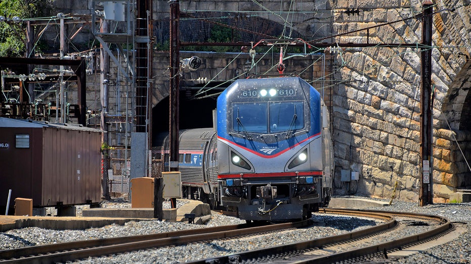 Amtrak responds after passengers trapped with no AC in tunnel amid heat wave