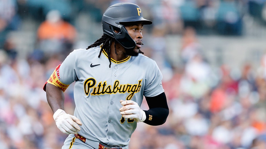 Pirates' Oneil Cruz gets taken out of game for baserunning blunder, admits he lost track of outs