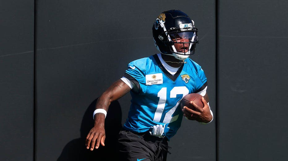 Jaguars' Travis Hunter Faces Injury Doubts Playing Two-Way NFL Role