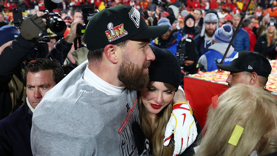 NFL legend Emmitt Smith defends Taylor Swift as her presence at games draws ire of football fans