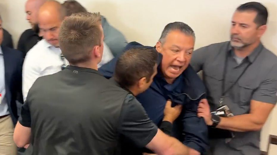 Democrat senator forcibly removed after crashing DHS Secretary Noem’s press conference