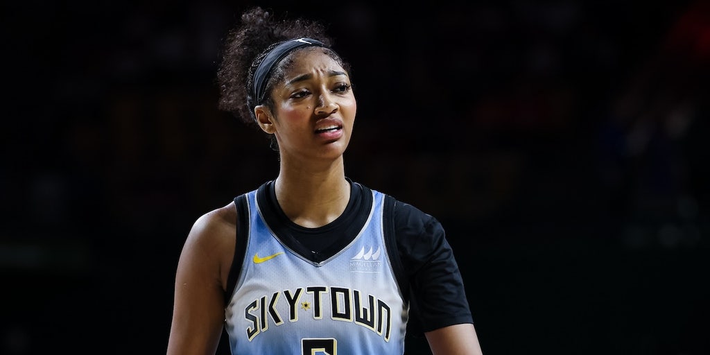 Angel Reese knocks clipboard out of Sky coach's hand as team implodes