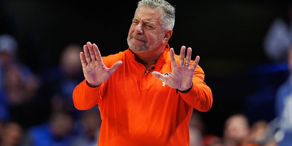 https://a57.foxnews.com/static.foxnews.com/foxnews.com/content/uploads/2025/07/1024/512/bruce-pearl4.jpg?ve=1&tl=1