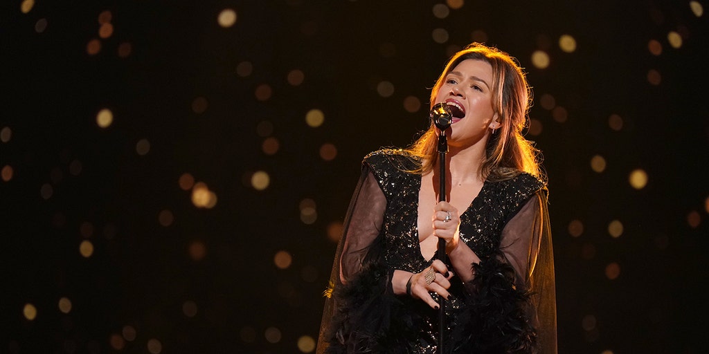 https://a57.foxnews.com/static.foxnews.com/foxnews.com/content/uploads/2025/07/1024/512/kelly-clarkson-singing.jpg?ve=1&tl=1