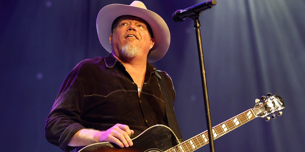 country singer dressed in black and green Pat Green's family members missing deadly central Texas floods 2026-07-01