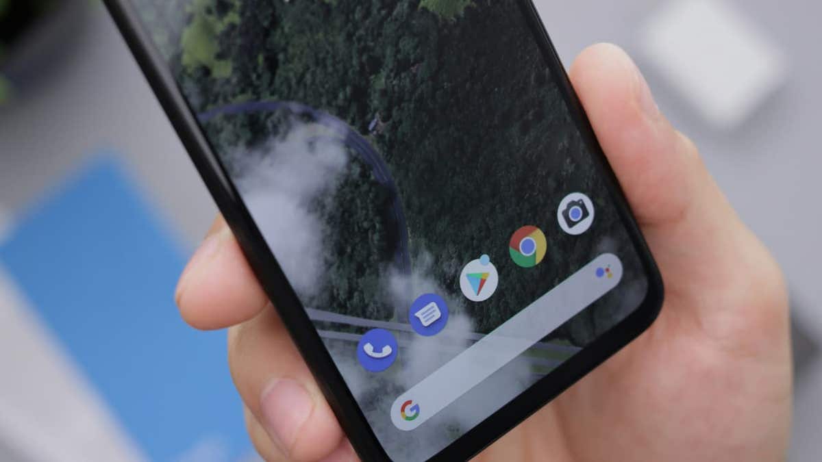 A person holding an Android phone (Kurt "CyberGuy" Knutsson)