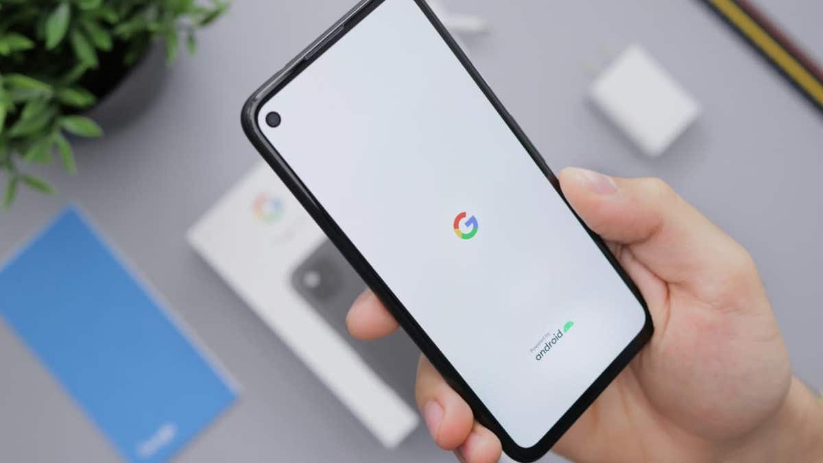 A person holding an Android phone (Kurt "CyberGuy" Knutsson)   
