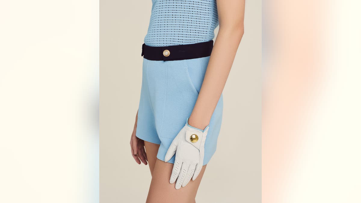 This leather glove delivers exceptional grip and comfort with an elegant and stylish appeal. 