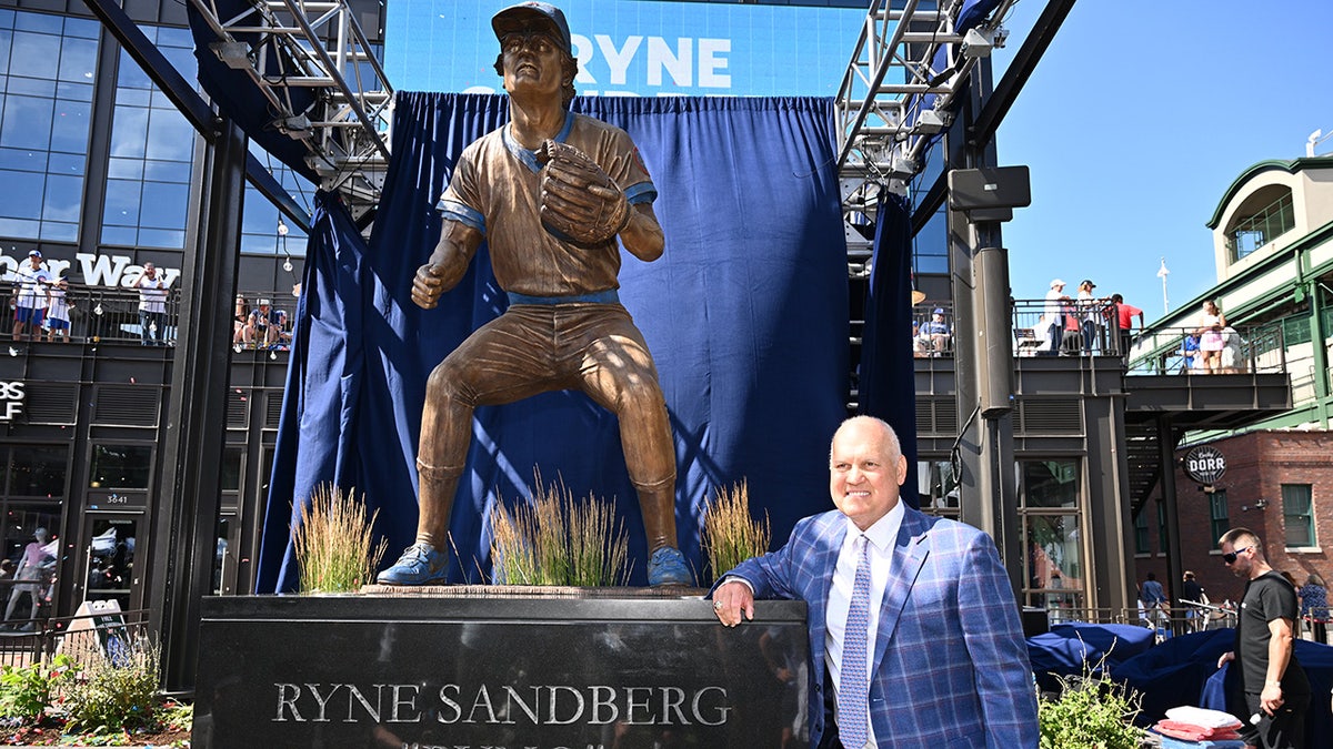 Ryan Sandburg puts in front of the statue