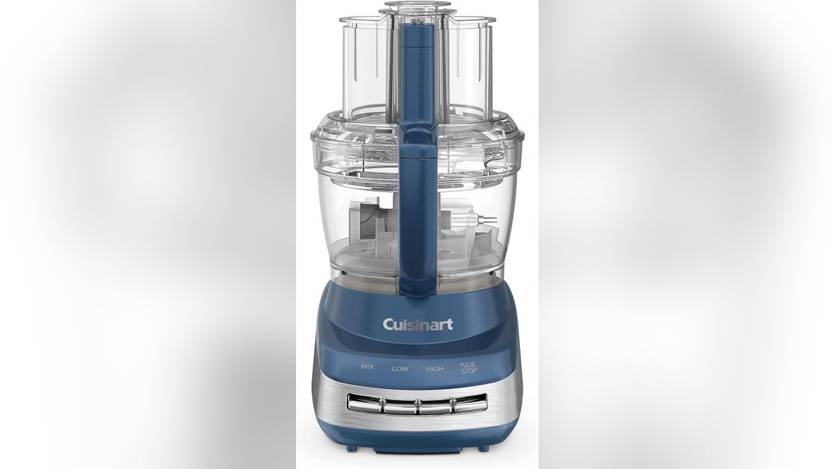 This food processor helps  you to make quick salsas, pico de gallo, coleslaws or homemade dips with minimal effort. 