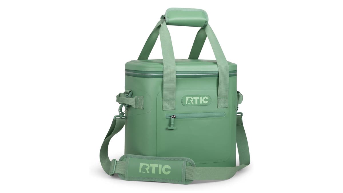Keep everything cold in an easy-to-carry cooler bag.