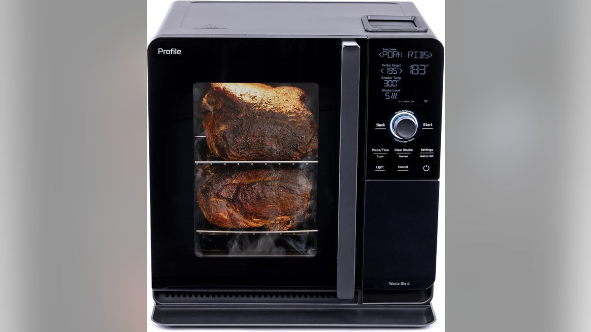 This countertop electric smoker makes  wood-smoked food indoors.