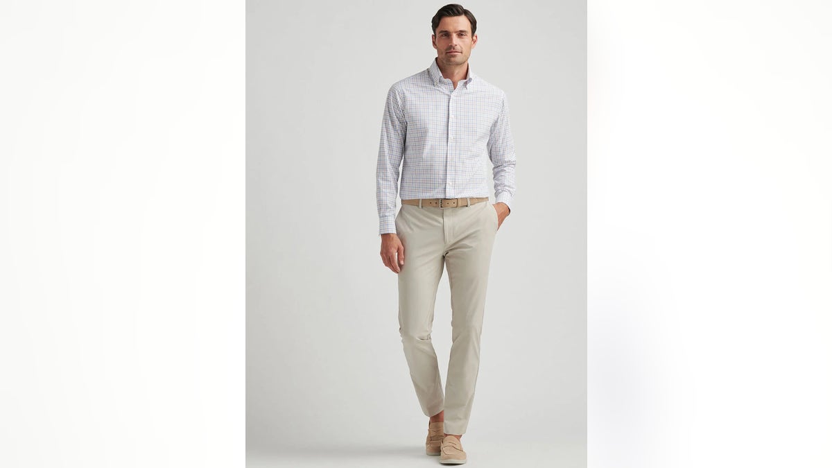 These work pants are stamping and preventing spots. 