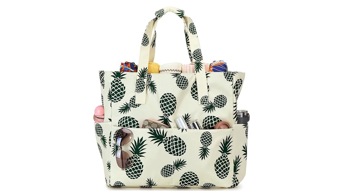 Carry everything you need in this stylish beach bag.