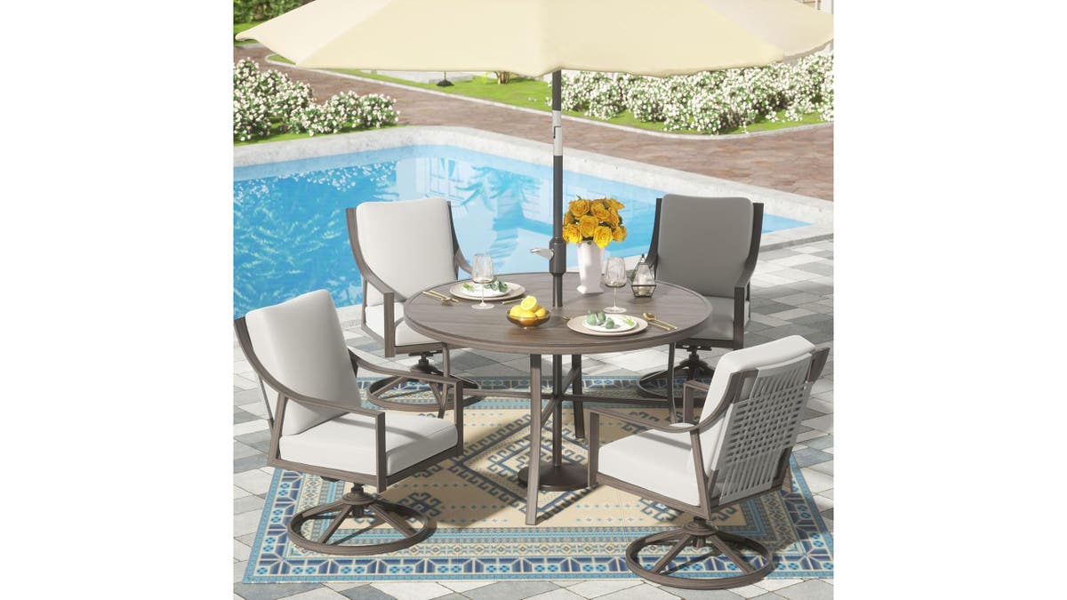 Seat the whole family on these oversized chairs with a dining table included. 