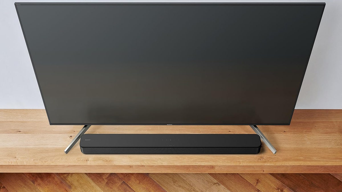Mejora el sonido de tu televisor con una barra de sonido Sony.
