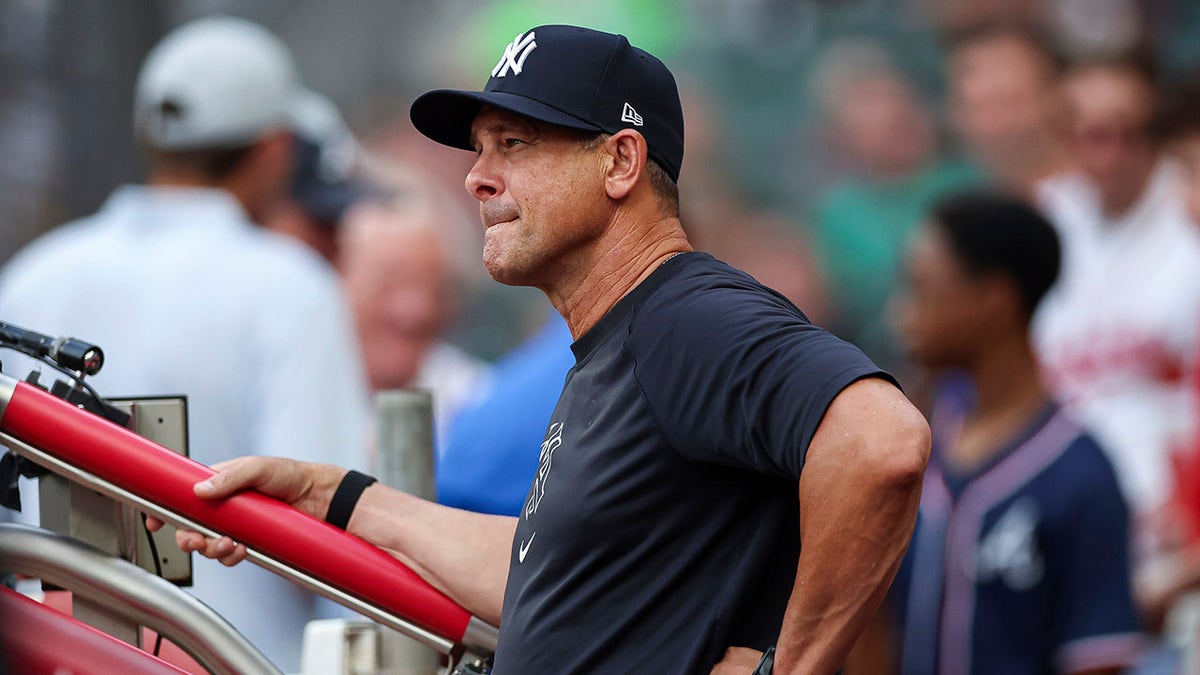 Aaron Boone reacts