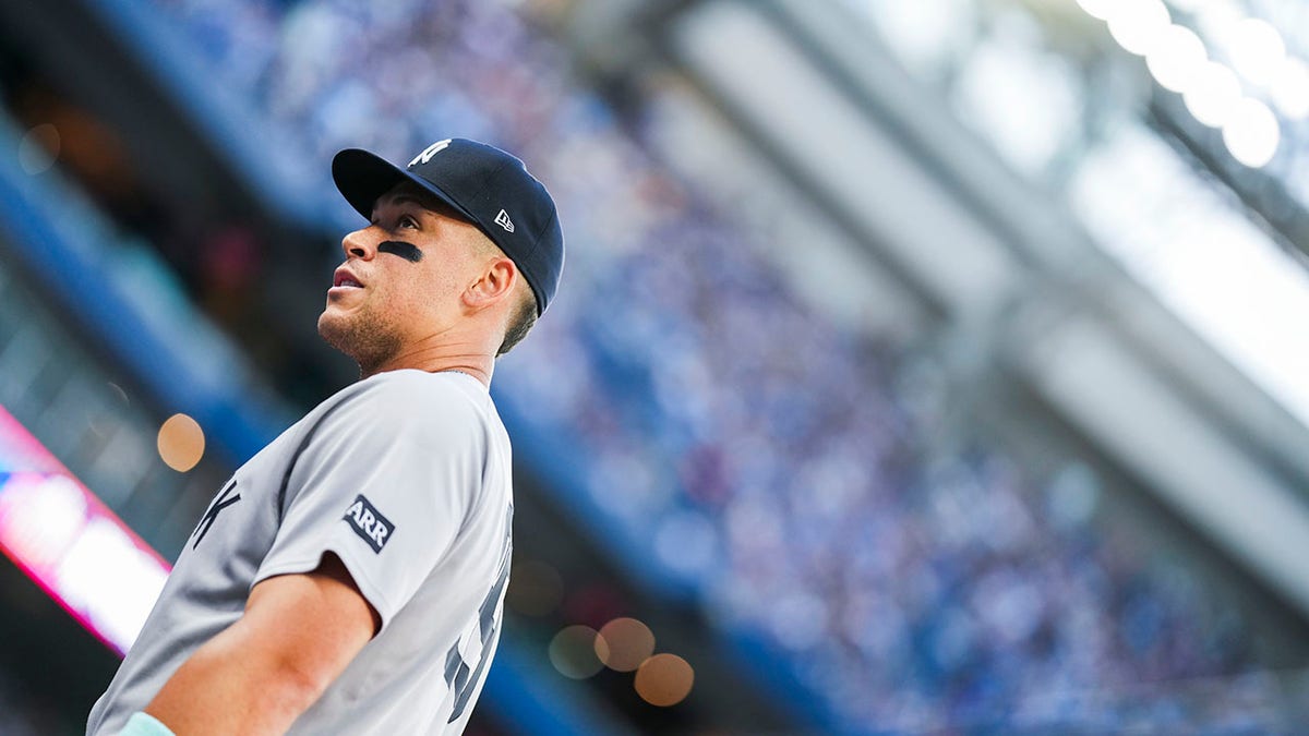 Aaron Judge walks off