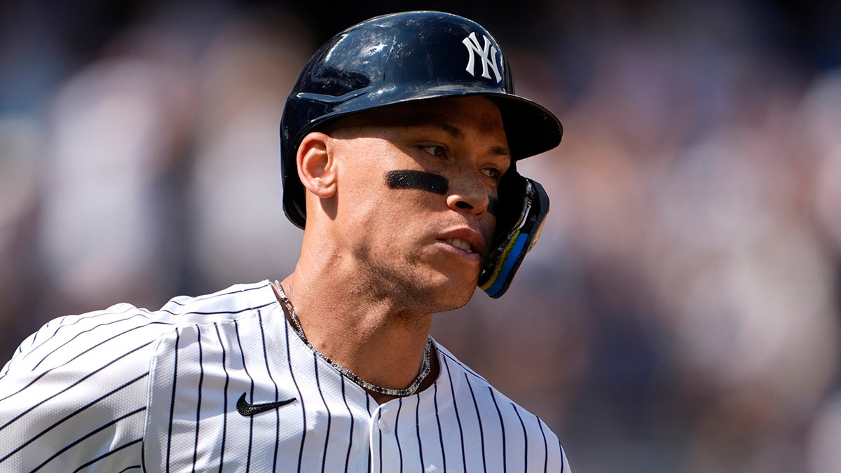 Aaron Judge rounds the bases