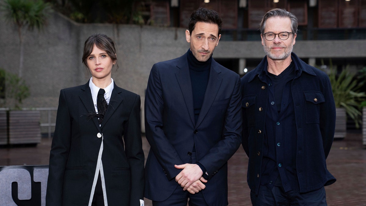 adrien-brody-and-felicity-jones-1 AI converts a movie production with a voice cloning and visual effects