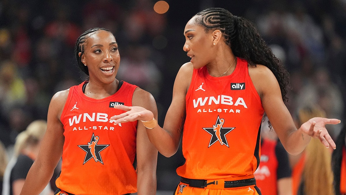 A'ja Wilson y Kayla Thornton
