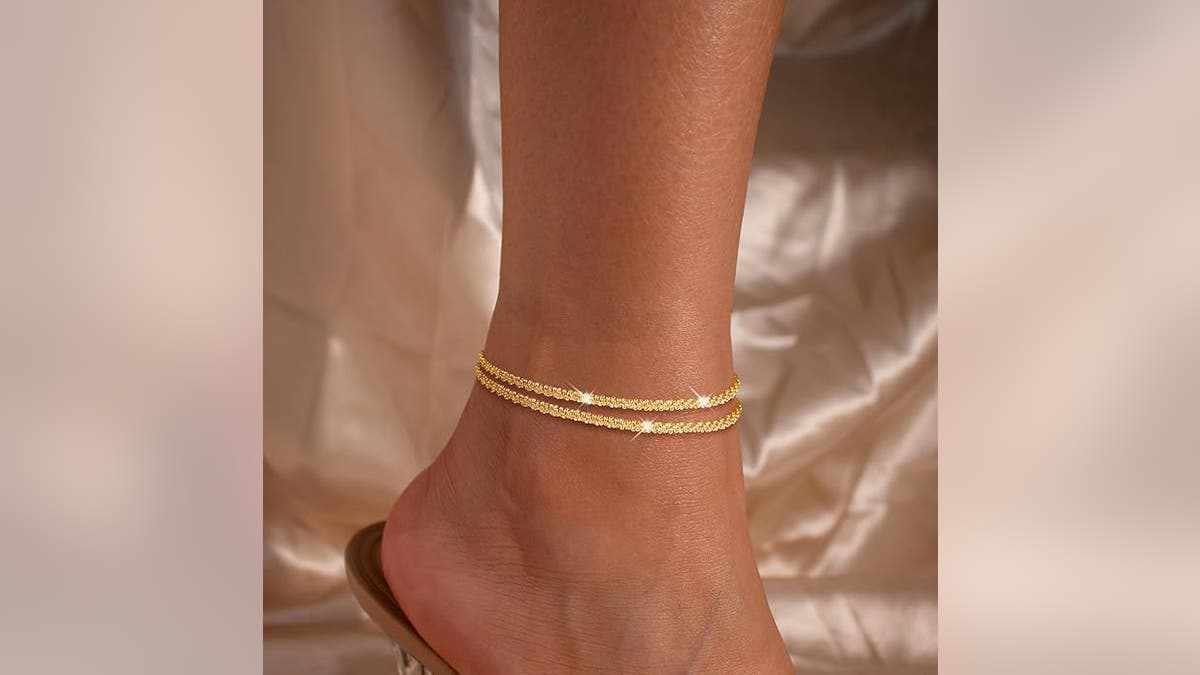 This anklet wraps around the ankle for a multi-layered look.