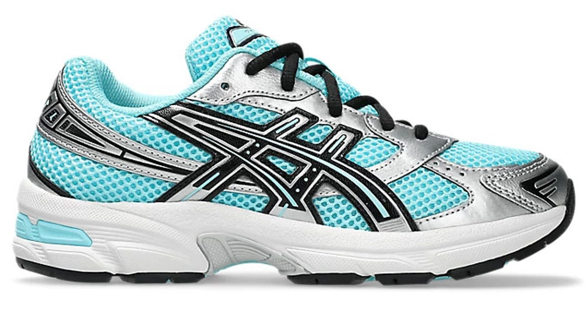 These sneakers feature Asic's signature GEL technology in the heel.
