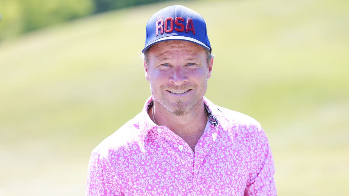 Brian Littrell jugando al golf