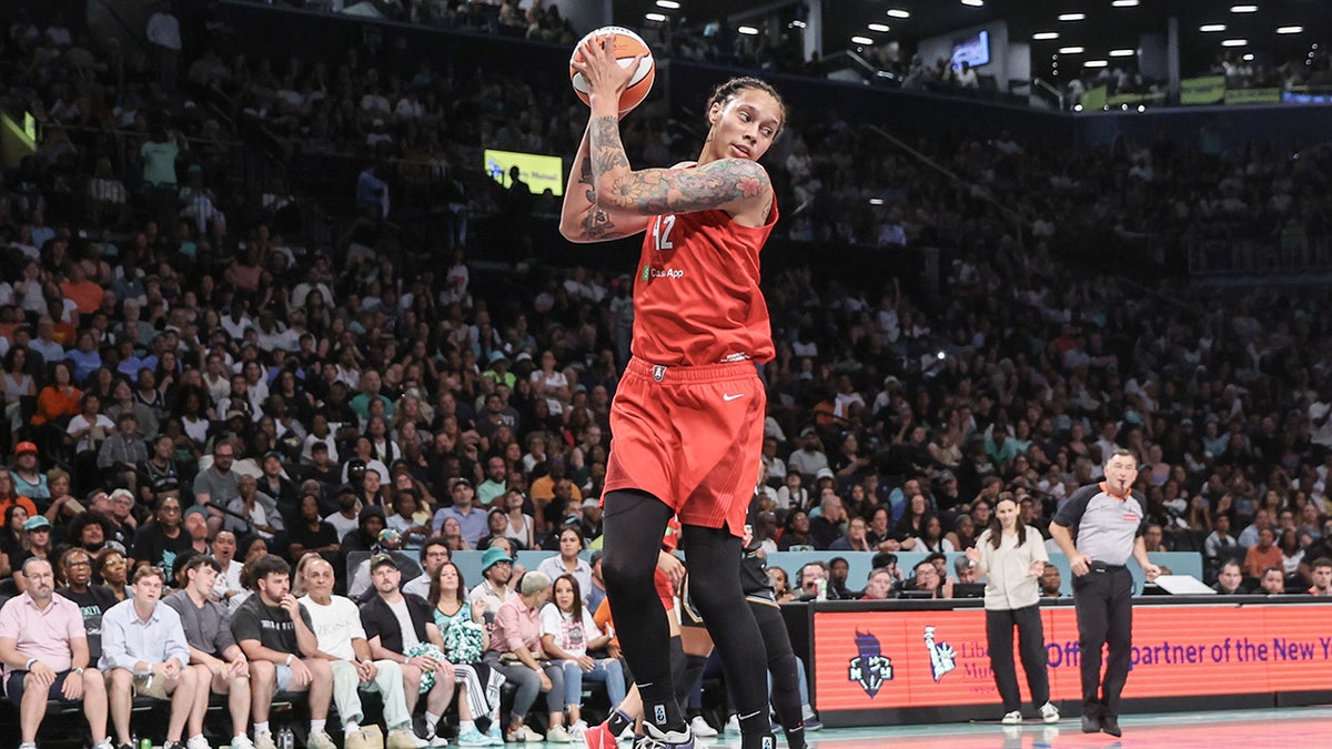 Brittney Griner grabs rebound